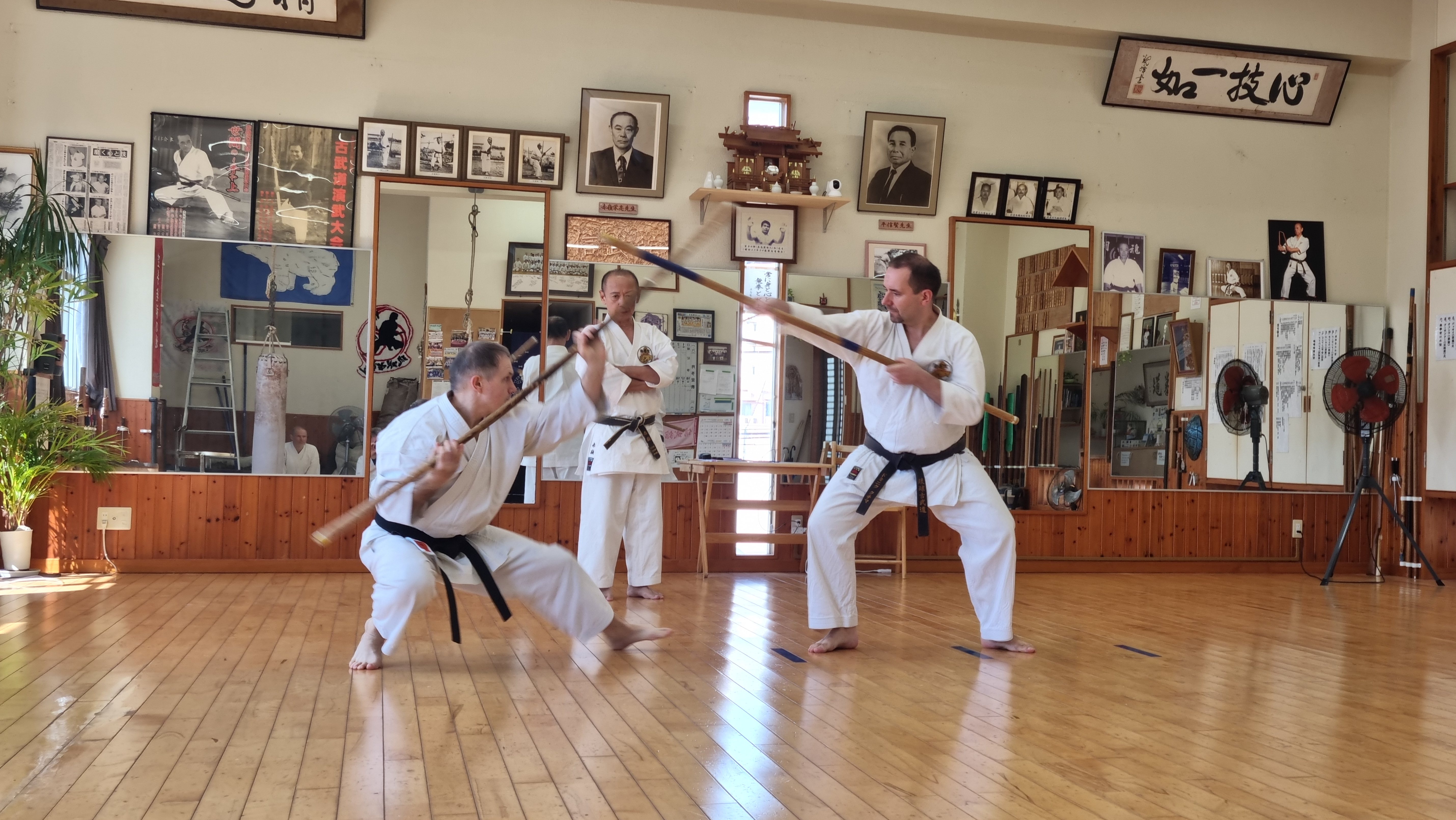 Egzamin z Kobudo w Hombu Dojo na Okinawie